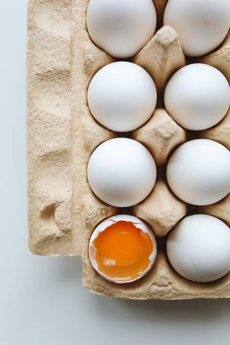 Organic white Eggs (30pcs) (yolk color from dark yellow to orange)